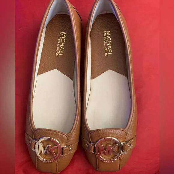 ❌ SOLD ON jenblossom23 ❌Michael Kors Women’s Size 8M Slippers Shoes